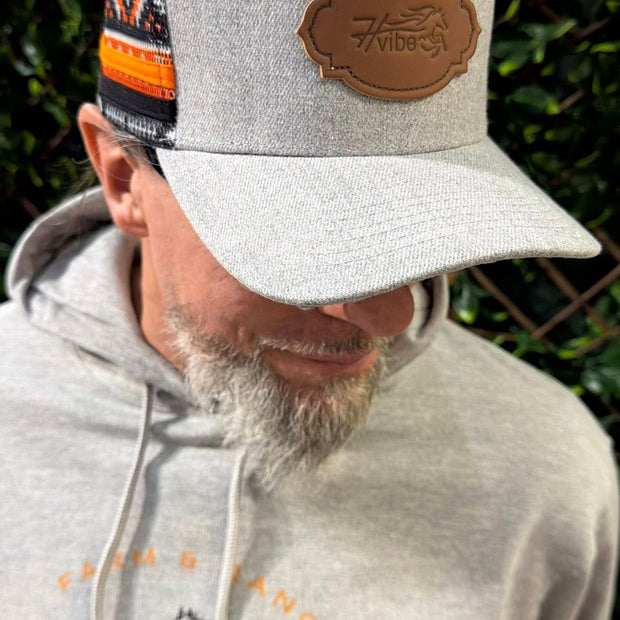 Casquette à filet à motifs orangé et patch Horse Vibes